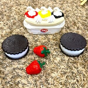 DAIRY QUEEN BANANA SPLIT SET STRAWBERRIES & ICE CREAM SANDWICHES PLASTIC TREATS